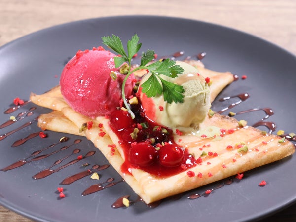 ピスタチオとカシスのクレープ